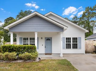 335 Dwight St, Holly Ridge, NC 28445