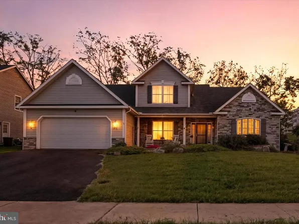 3 Stella Dr, Sinking Spring, PA 19608