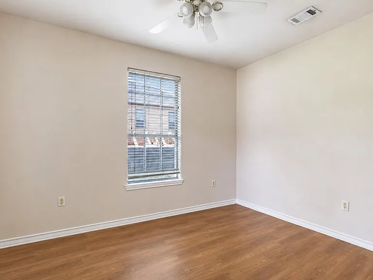 108 Harbour Town Cir — Photo 20