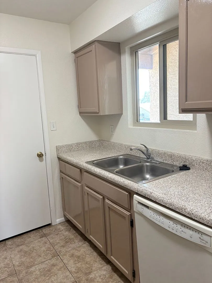 **Great 2 Bedroom/2 Bathroom/Gated Condo In Mesa (Main St & Dobson Rd)** — Photo 2