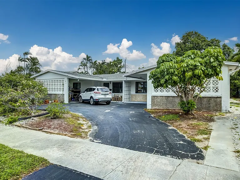 2155 NE 56th Ct — Photo 4