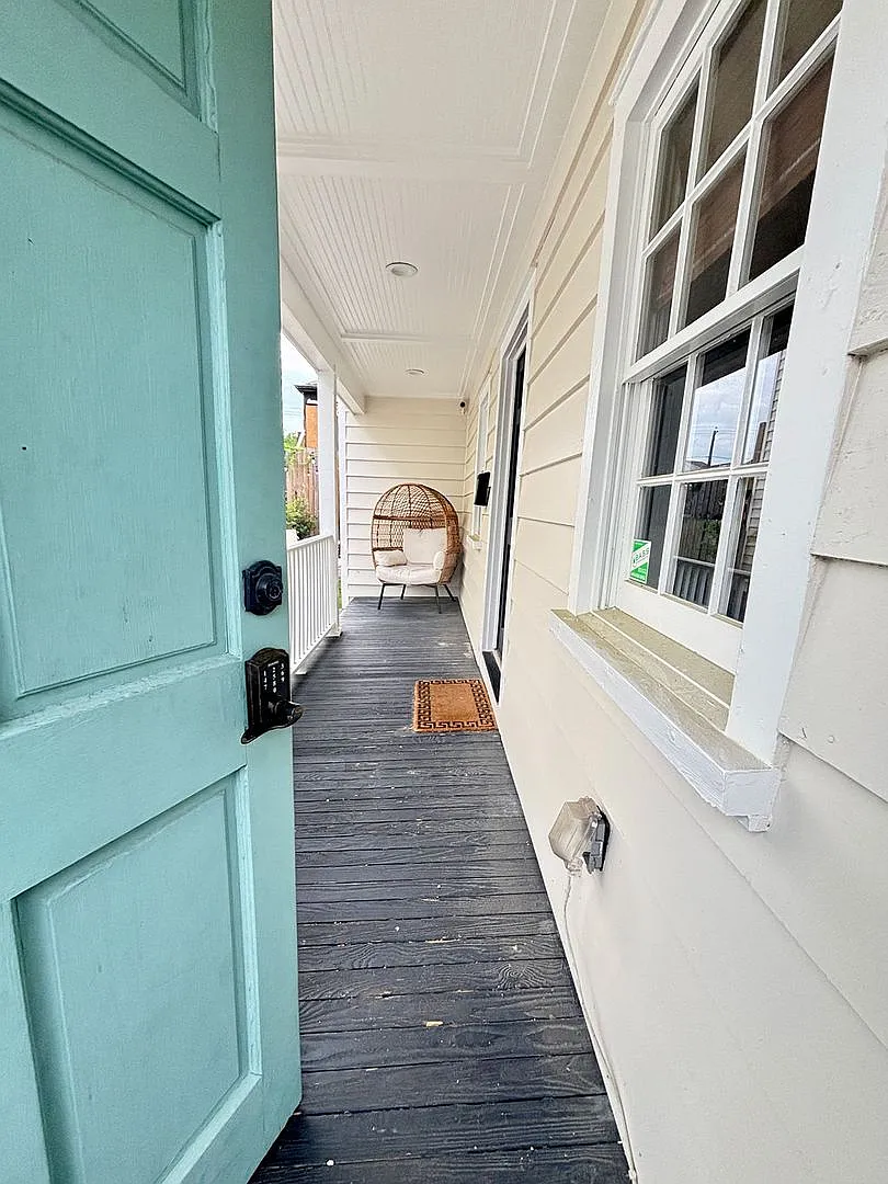 Available August 1st. Available Fully Furnished 3 Br In The Heart Of Downtown Charleston! — Photo 3
