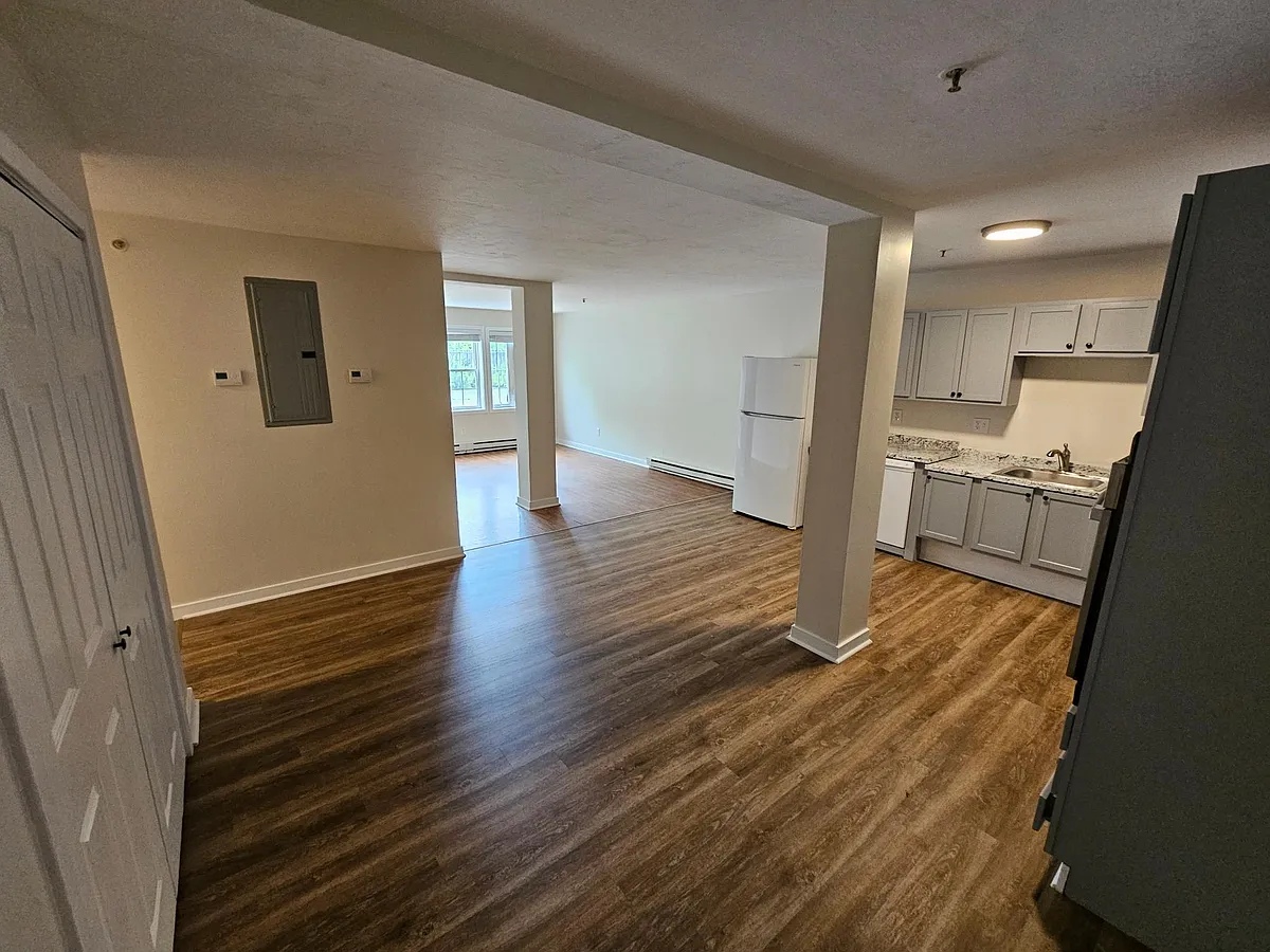 Building Photo - 30 Gatehouse Rd #105