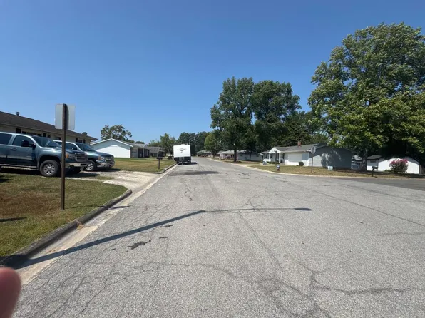 524 E Gym St, Nashville, IL 62263