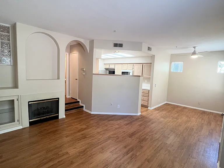 102 Santa Barbara Ct — Photo 3