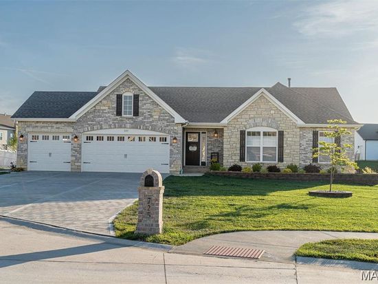 725 Galveston Ct, Moscow Mills, MO 63362
