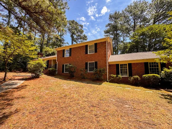 2305 Mirror Lake Dr, Fayetteville, NC 28303