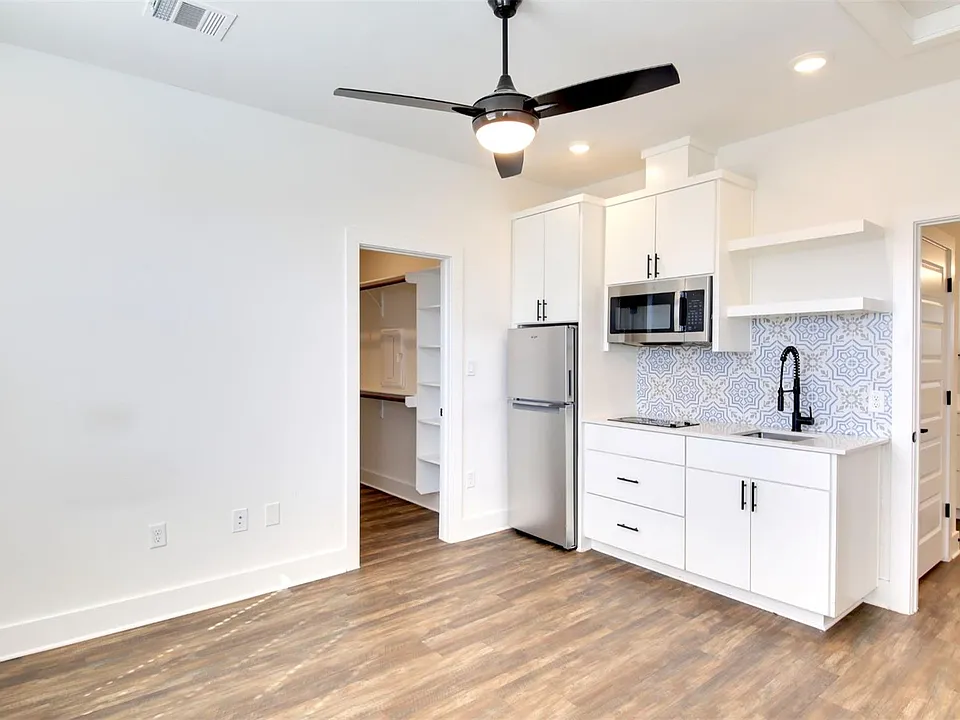 7601 Carver Ave #1-B