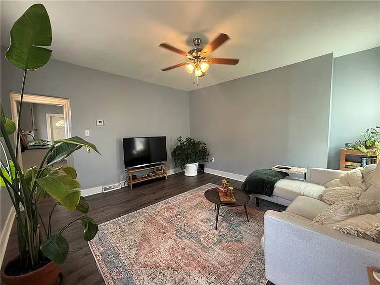 907 Spring Way — Photo 17
