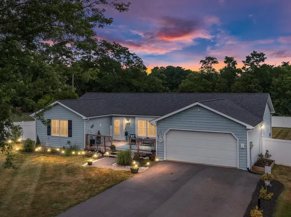 530 Montmorency Dr, Bunker Hill, WV 25413
