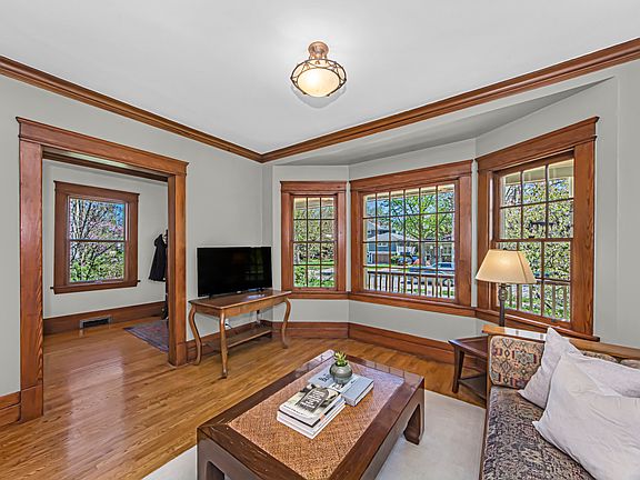 5th image of 729 N Oak Park Ave
