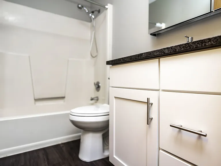 1631 E 4th St #1 — Photo 13