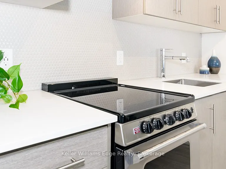 212 King William St #405 — Photo 13