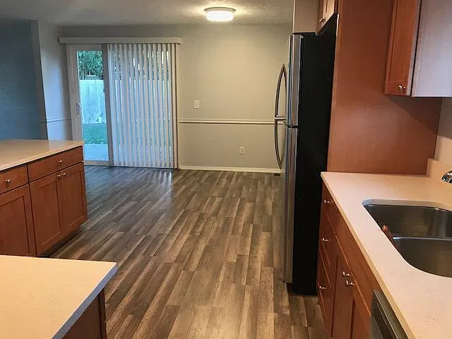 4 bed, 1360 sqft, $3,000 — Photo 3