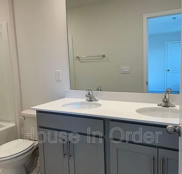 34 Malcolm Ct — Photo 8