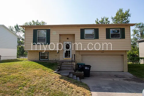 9129 Grand Ave Photo 1