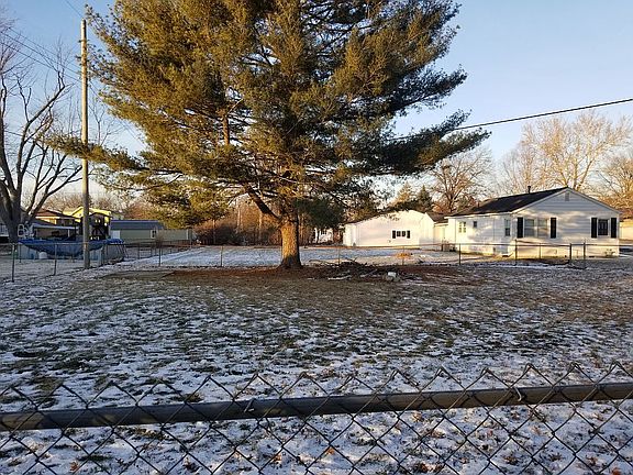 Beautiful large fenced in yard.