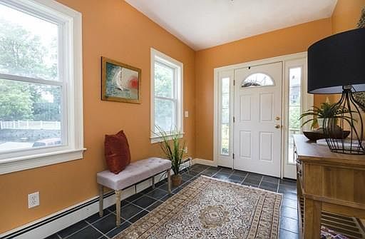 3rd image of 6 Brinsley St