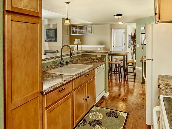 5th image of 8621 S Deerwood Ln #41