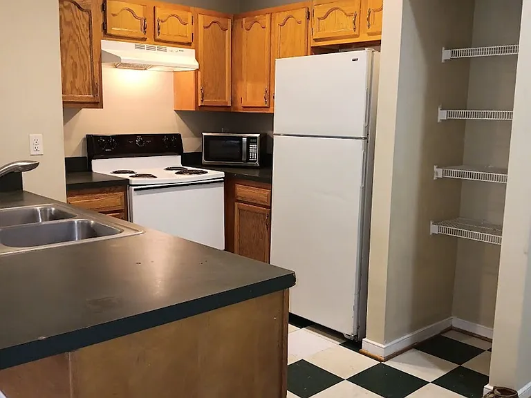 1100 Preston Ave — Photo 6