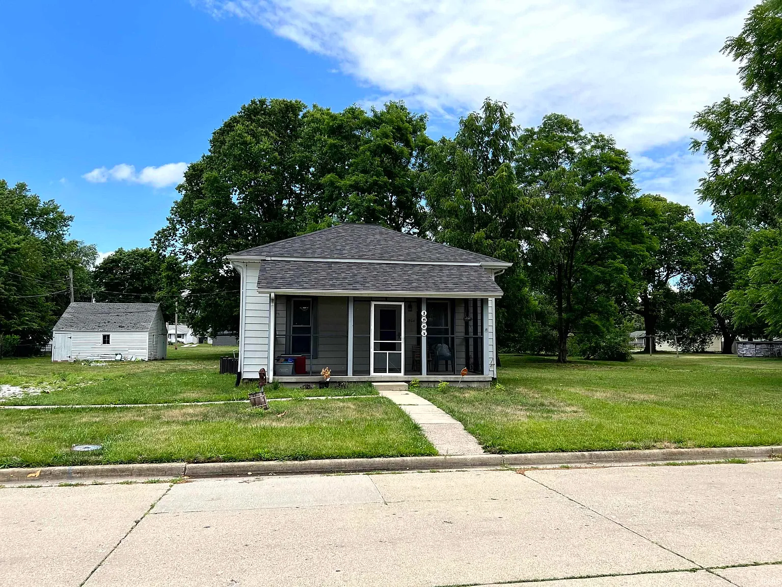 1804 Michigan St photo 1