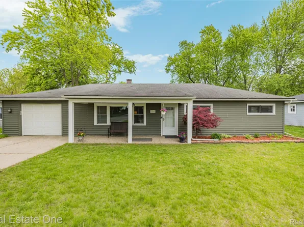 2262 Kohler St, Waterford, MI 48329