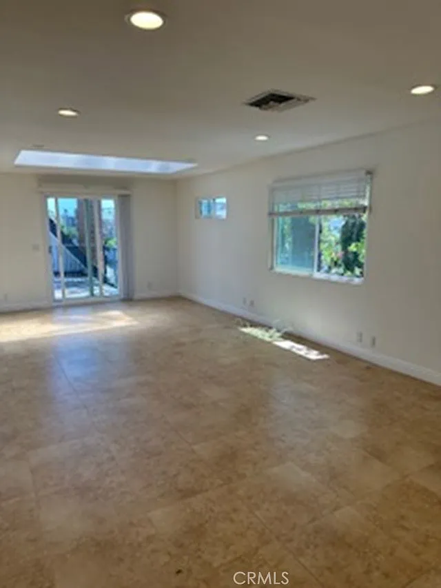 2 bed, 1100 sqft, $5,450 — Photo 3
