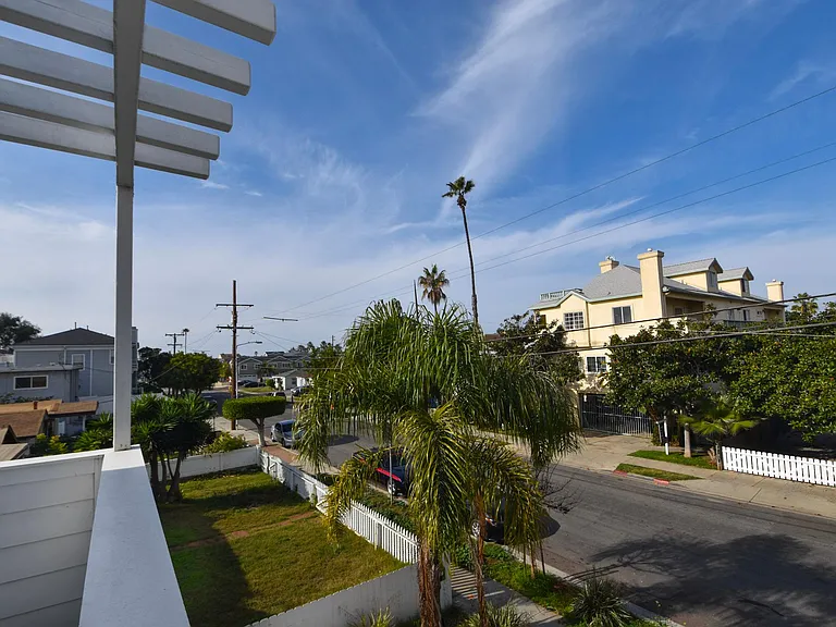 253 Dahlia Ave — Photo 23