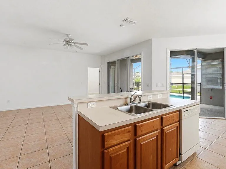 4967 Pall Mall St W — Photo 10