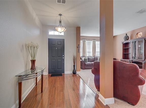 3rd image of 8465 Island Cir