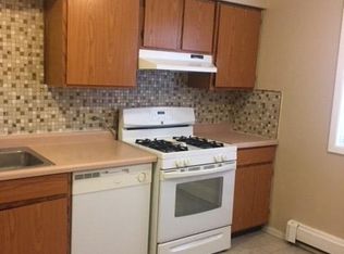 10477 Dearlove Rd #GW, Glenview, IL 60025