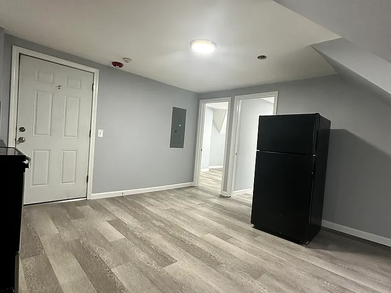 378 Center St #7 — Photo 3
