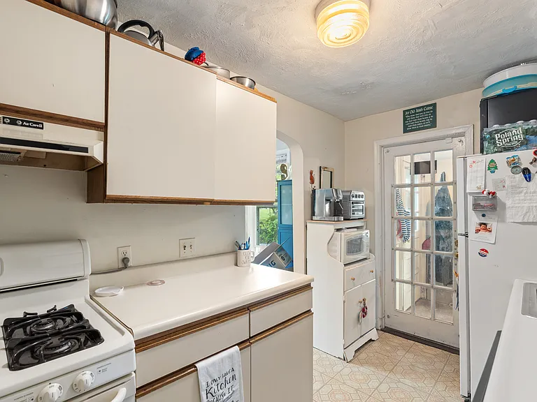 Mudroom off kitchen leads to backyard/driveway