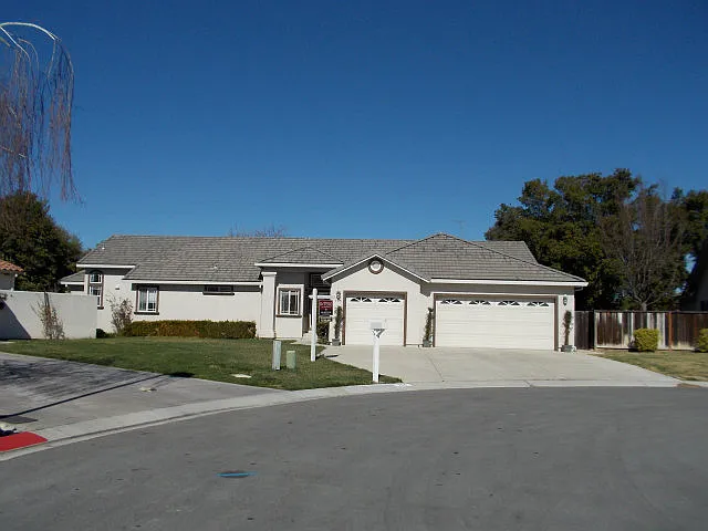 705 Oak Ridge Dr photo 1