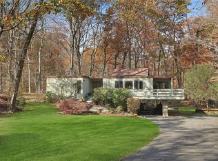 64 Stornowaye St, Chappaqua, NY 10514