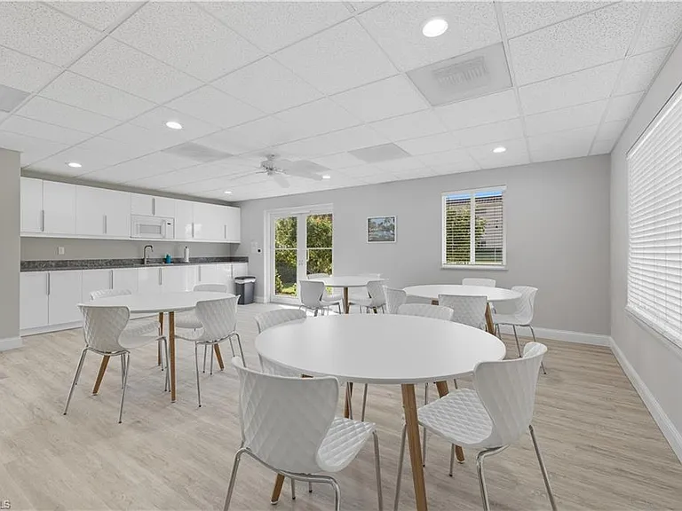 609 12th Ave S #609 — Photo 24