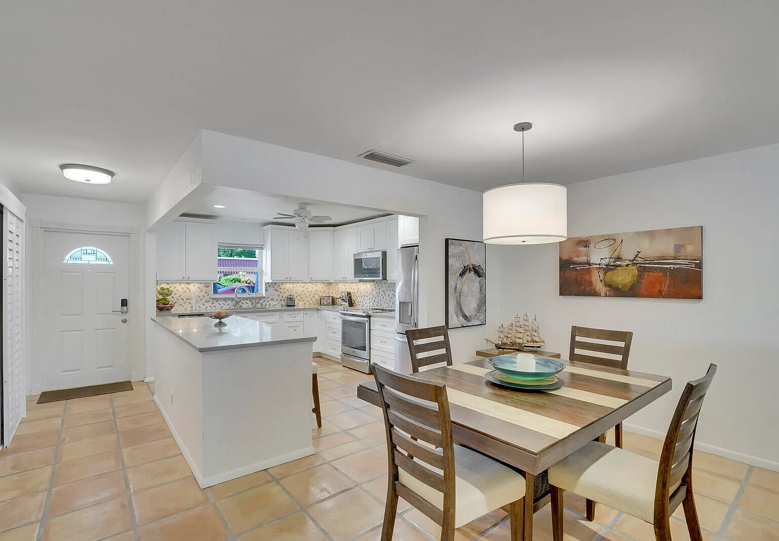 2 bed, 2.0 bath, 1088 sqft, $2,100 — Photo 3
