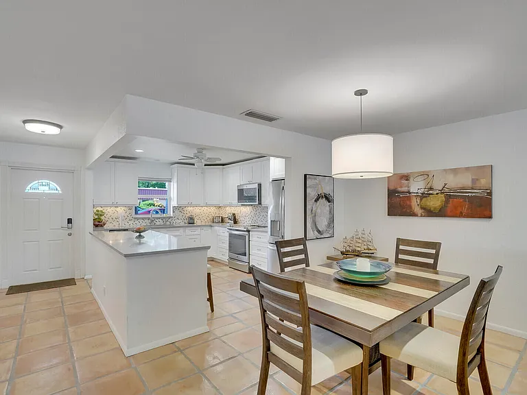 772 Nantucket Cir #B — Photo 3