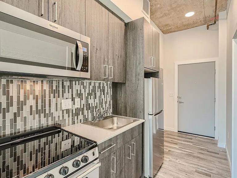 Welcome to AV Lofts! Beautiful views plus in-unit laundry! Up to 8 weeks free! — Photo 71