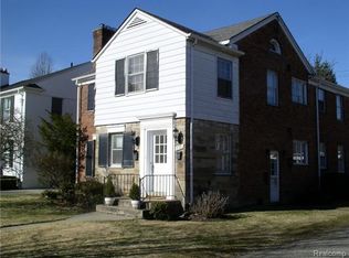 878 Henrietta St, Birmingham, MI 48009