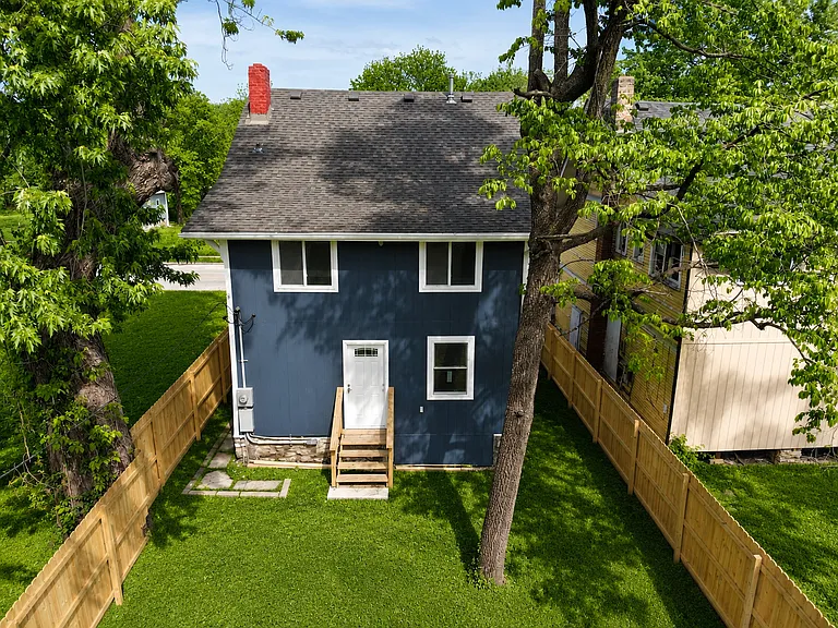 3320 Brooklyn Ave — Photo 28