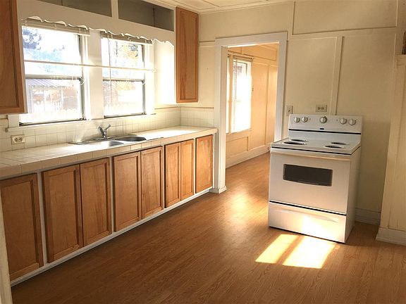 4th image of 422 Cedar Cir