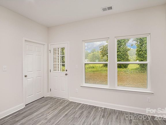 5th image of 757 Glover St