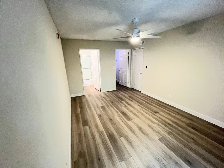 5051 Whitsett Ave #2122 — Photo 5
