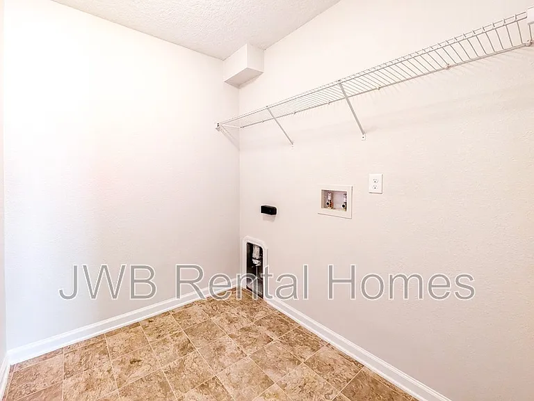8727 Osteen St — Photo 10