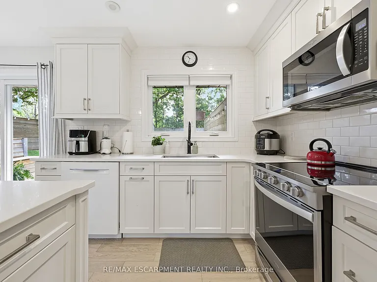52 Grand Ave — Photo 12