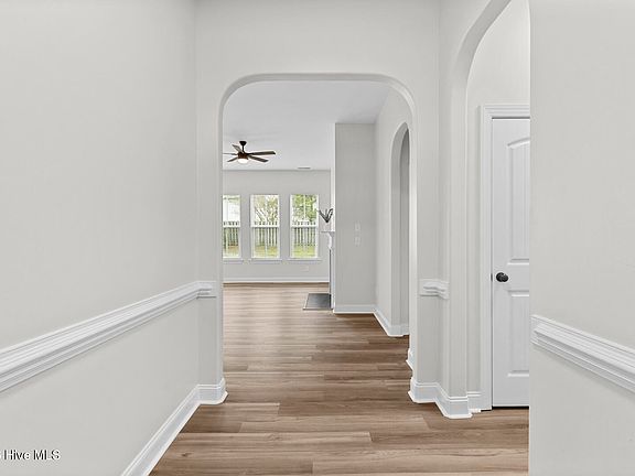 5th image of 207 Willow Ridge Drive