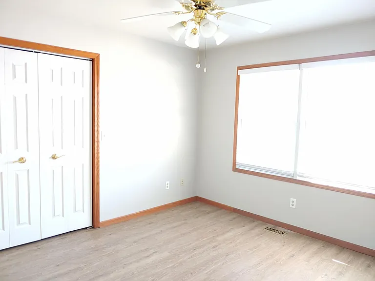 912 Waters Edge Rd — Photo 14