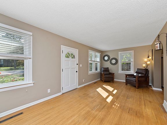 3rd image of 129 W Haven Ave