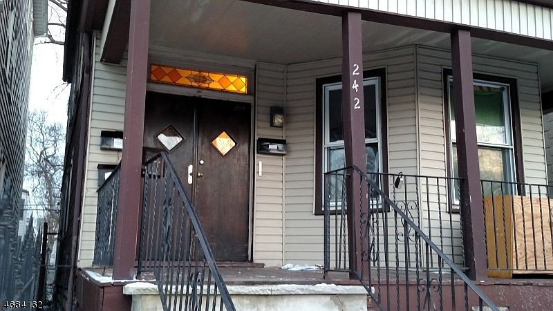 2nd image of 242 Halsted St